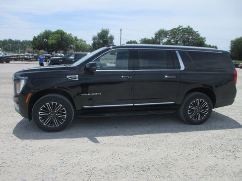 New 2026 GMC Yukon XL Elevation w/ Elevation Premium Package AWD/4WD image 7