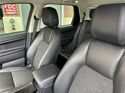 Used 2019 Land Rover Discovery Sport SE image 14