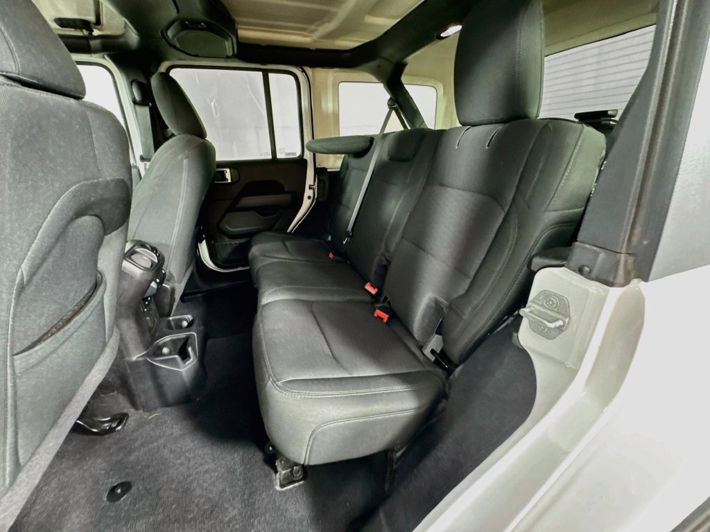 Used 2019 Jeep Wrangler Unlimited Sahara AWD/4WD image 29