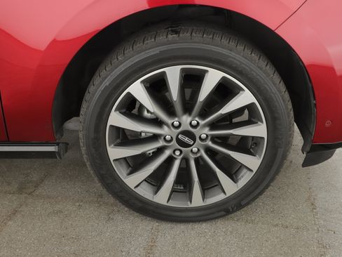 Used 2018 Lincoln Navigator Select w/ Technology Package image 2