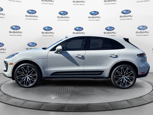 Used 2023 Porsche Macan AWD/4WD image 3