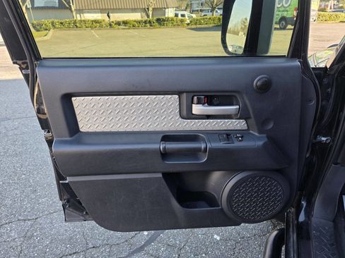 Used 2009 Toyota FJ Cruiser Base 4x4 4dr SUV 5A image 42