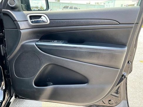 Used 2018 Jeep Grand Cherokee Altitude AWD/4WD image 12