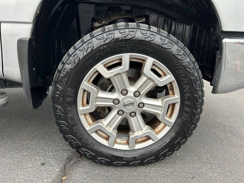 Used 2017 Nissan Titan SL image 29