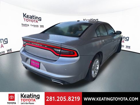 Used 2018 Dodge Charger SXT image 3