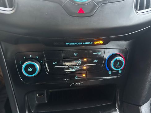 Used 2016 Ford Focus SE image 16