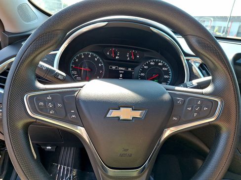 Used 2021 Chevrolet Malibu LT FWD image 16