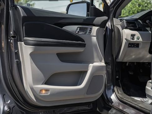 Used 2017 Honda Pilot Touring image 43