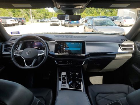 Used 2025 Volkswagen Atlas Cross Sport SE image 9