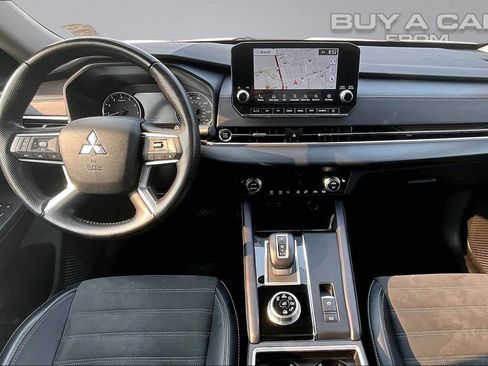 Used 2024 Mitsubishi Outlander SE AWD/4WD image 16