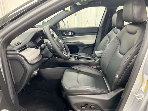 New 2026 Jeep Compass Limited image 18