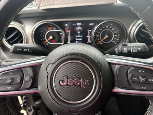 Used 2022 Jeep Wrangler Unlimited Sahara AWD/4WD image 13