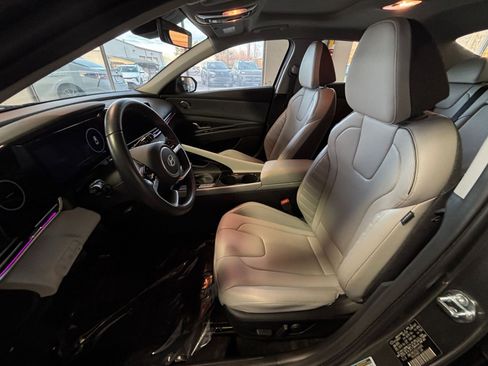 Used 2025 Hyundai Elantra Limited image 33