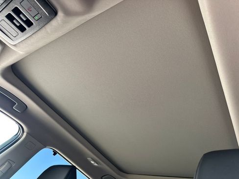Used 2025 Nissan Rogue SV w/ SV Premium Package FWD image 18