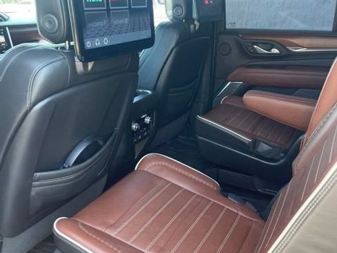 Used 2023 GMC Yukon Denali Ultimate AWD/4WD image 10