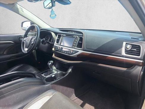 Used 2015 Toyota Highlander Limited Platinum image 21