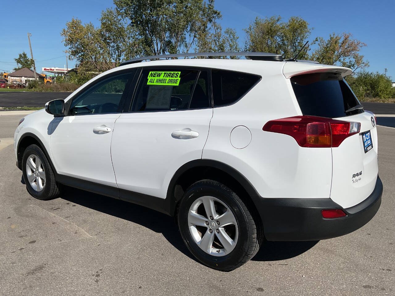 Used 2013 Toyota RAV4 XLE AWD/4WD image 4