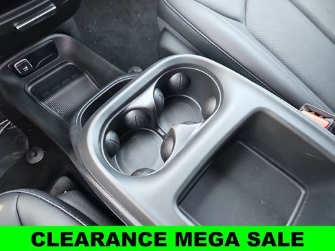 New 2025 Chrysler Pacifica Select image 25