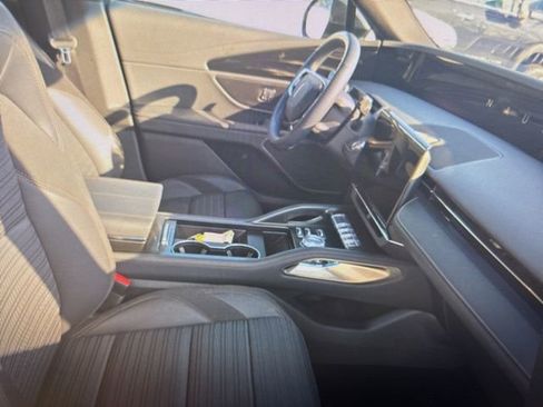 Used 2024 Lincoln Nautilus Reserve w/ Equipment Group 202A image 9