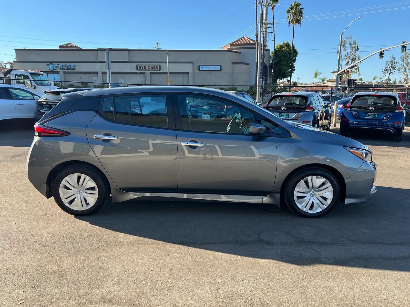Used 2025 Nissan Leaf S FWD image 4
