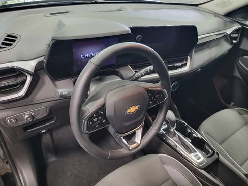Certified 2025 Chevrolet TrailBlazer LT w/ Convenience Package FWD image 12