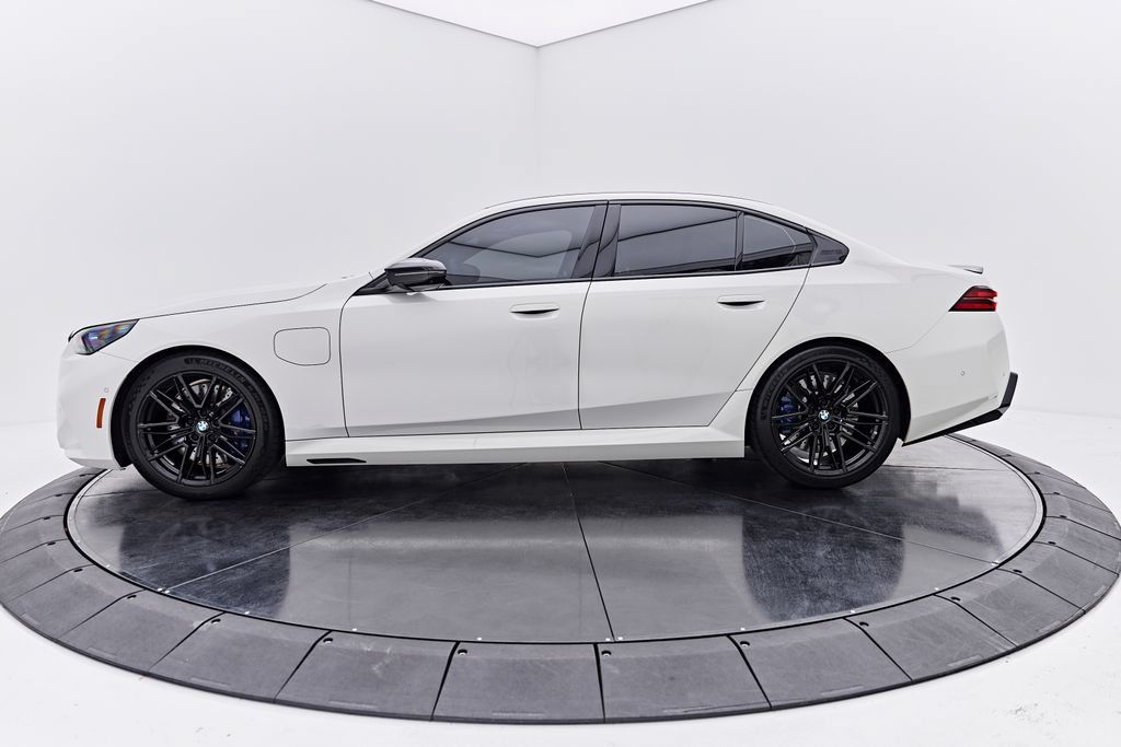 Used 2026 BMW M5 w/ Carbon Package AWD/4WD image 10