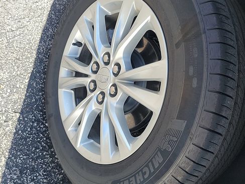Used 2025 Cadillac XT6 Luxury FWD image 8