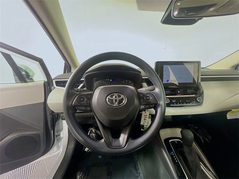 Used 2025 Toyota Corolla LE image 13