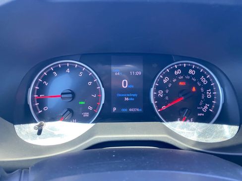 Used 2021 Toyota RAV4 XLE w/ Convenience Package FWD image 14