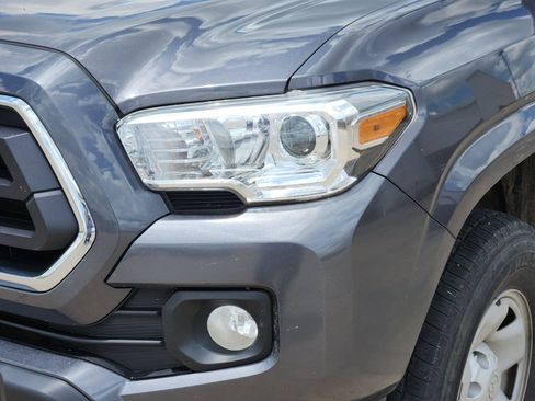 Used 2022 Toyota Tacoma SR5 RWD image 11
