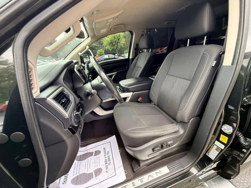Used 2019 Nissan Titan SV w/ SV Convenience Package RWD image 21