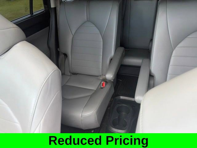 Used 2020 Toyota Highlander XLE AWD/4WD image 32
