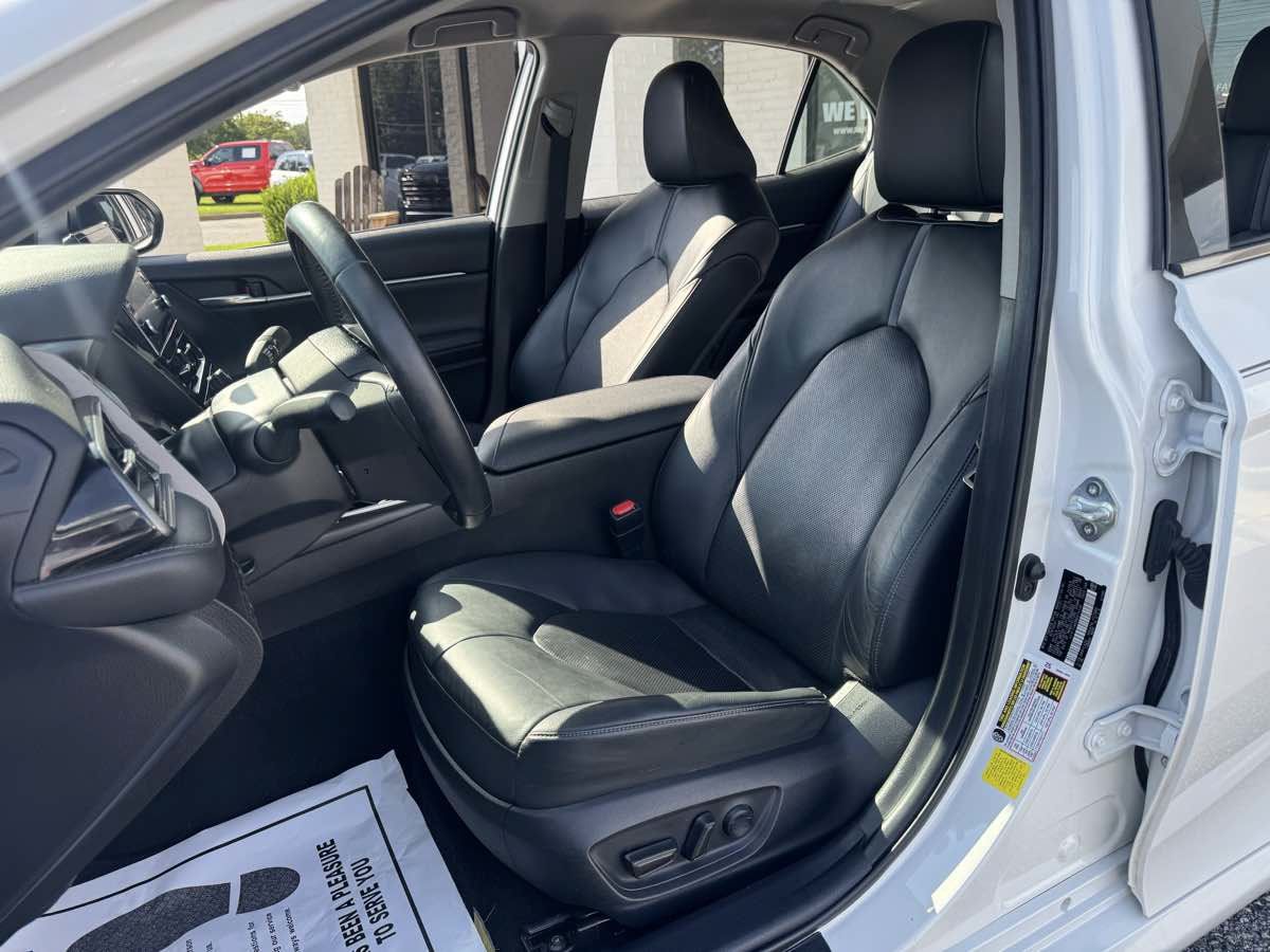 Used 2022 Toyota Camry XLE FWD image 10