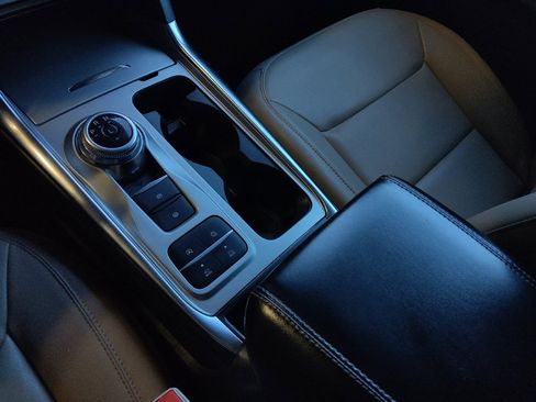 Used 2021 Ford Explorer XLT w/ Equipment Group 202A image 26