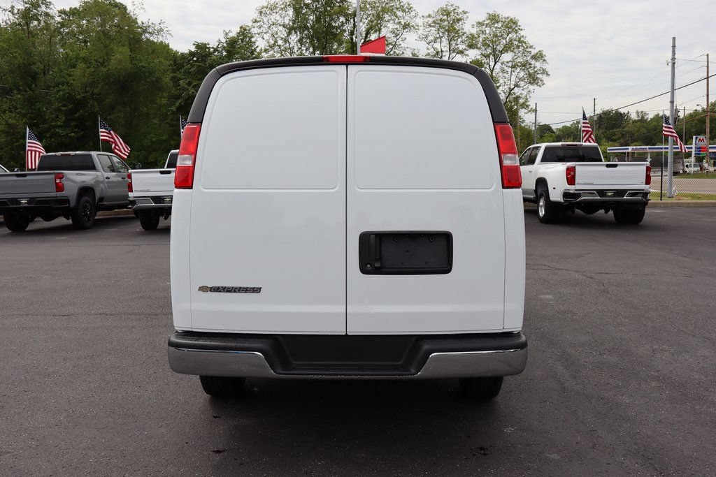 New 2025 Chevrolet Express 3500 w/ Chrome Appearance Package RWD image 22