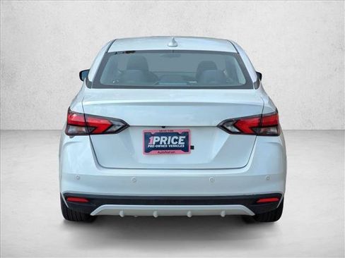 Used 2022 Nissan Versa SV FWD image 6