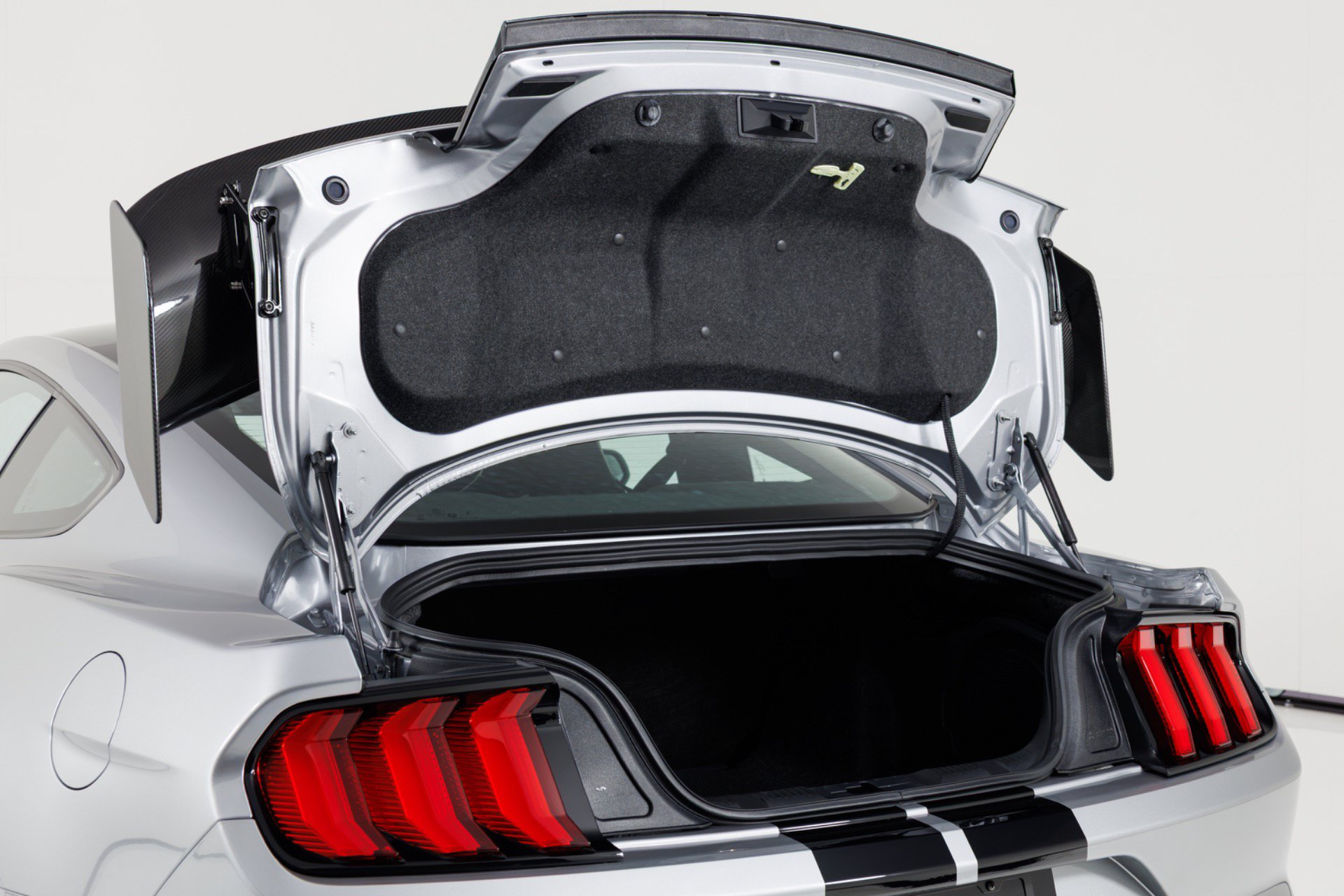 Used 2021 Ford Mustang Shelby GT500 w/ Carbon Fiber Track Pack RWD image 56