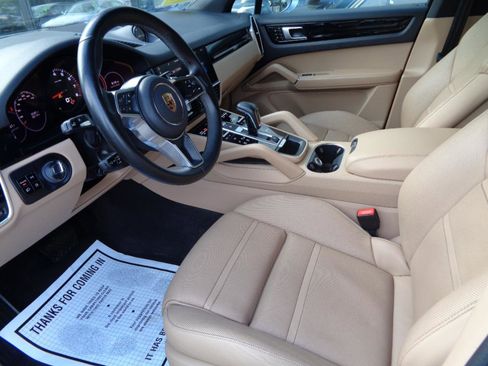 Used 2021 Porsche Cayenne AWD/4WD image 10