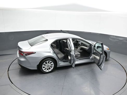 Used 2021 Toyota Camry LE image 43