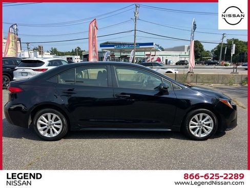 Used 2024 Toyota Corolla LE w/ LE Convenience Package FWD image 5
