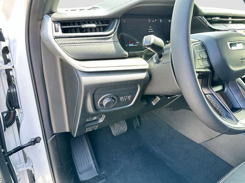 New 2026 Jeep Grand Cherokee Altitude image 10