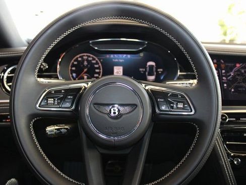 Used 2022 Bentley Flying Spur V8 image 35