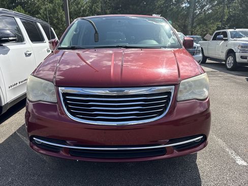 Used 2014 Chrysler Town & Country Touring FWD image 3