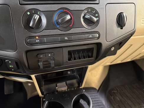 Used 2009 Ford F250 Lariat image 18