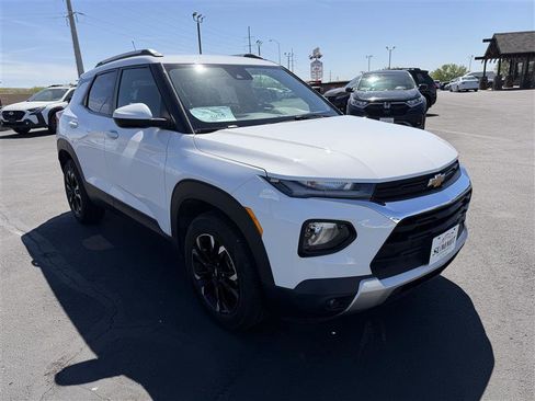 Used 2023 Chevrolet TrailBlazer LT AWD/4WD image 2