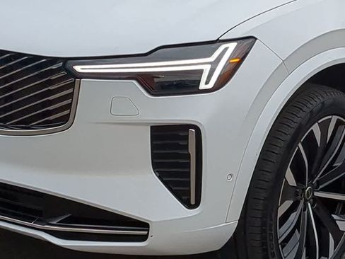 Certified 2026 Volvo XC90 B6 Plus AWD/4WD image 10