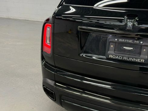 Used 2022 Rolls-Royce Cullinan Black Badge w/ Dark Exterior Package image 14
