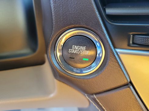 Used 2018 Chevrolet Suburban LT w/ Luxury Package image 24