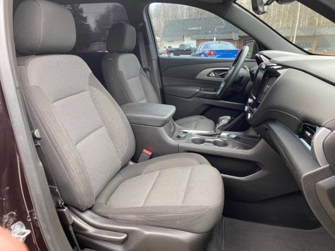 Used 2023 Chevrolet Traverse LT image 21