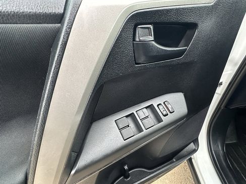 Used 2016 Toyota RAV4 LE image 27